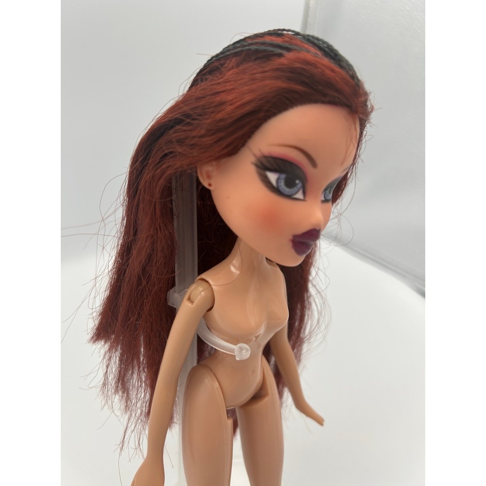Bratz Treasures Collection Roxxi - Picture 2 of 11